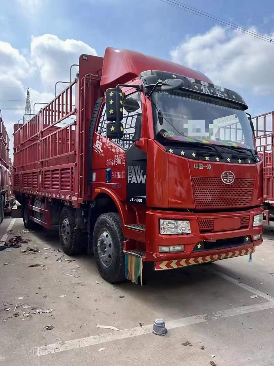 稀有车型,前四后四花篮车六米八高栏,21年8月份上户保险同步,260马力