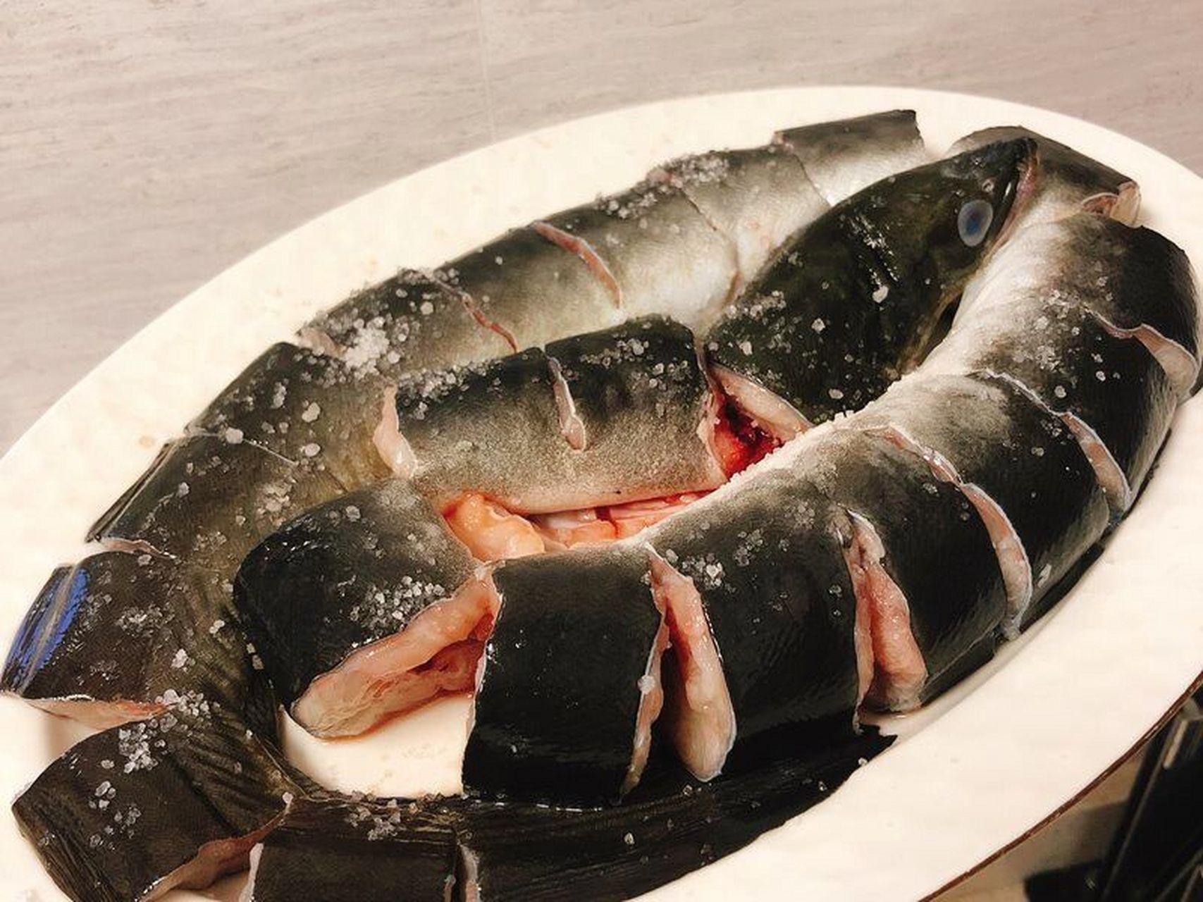 白鳝(鳗鲡,鳗鱼) 性味:甘,平,无毒.归经:入肺,脾,肾.