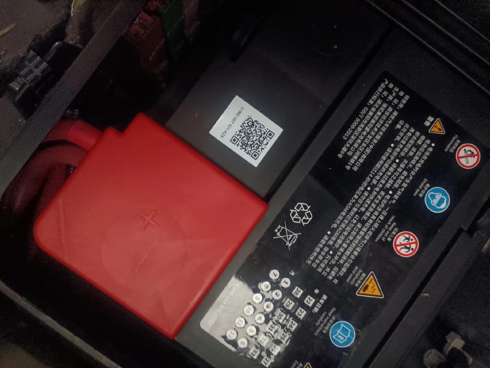 奔驰ml350电瓶更换