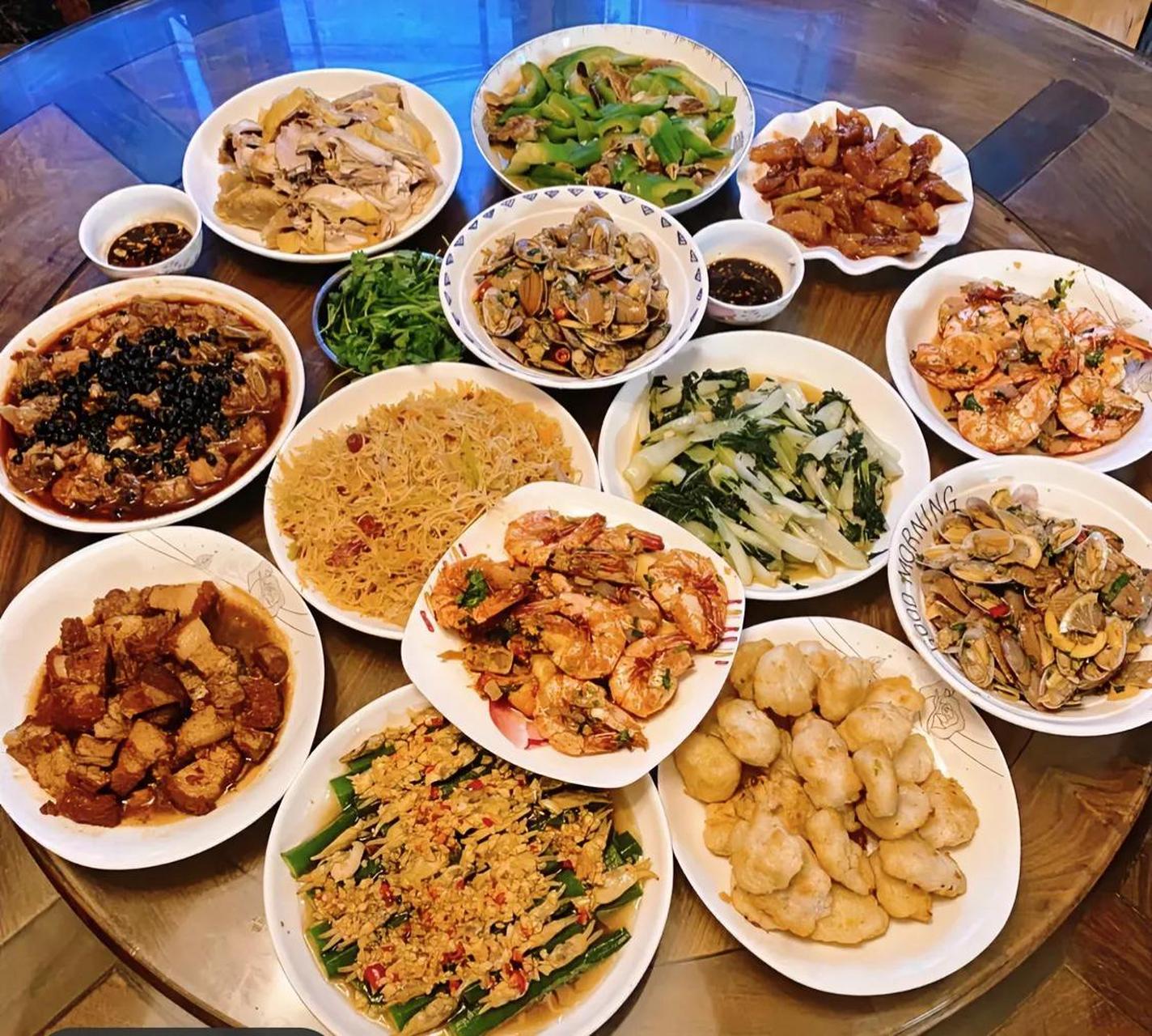 图二,广东人的生日家宴. 图三,安徽人的生日家宴.