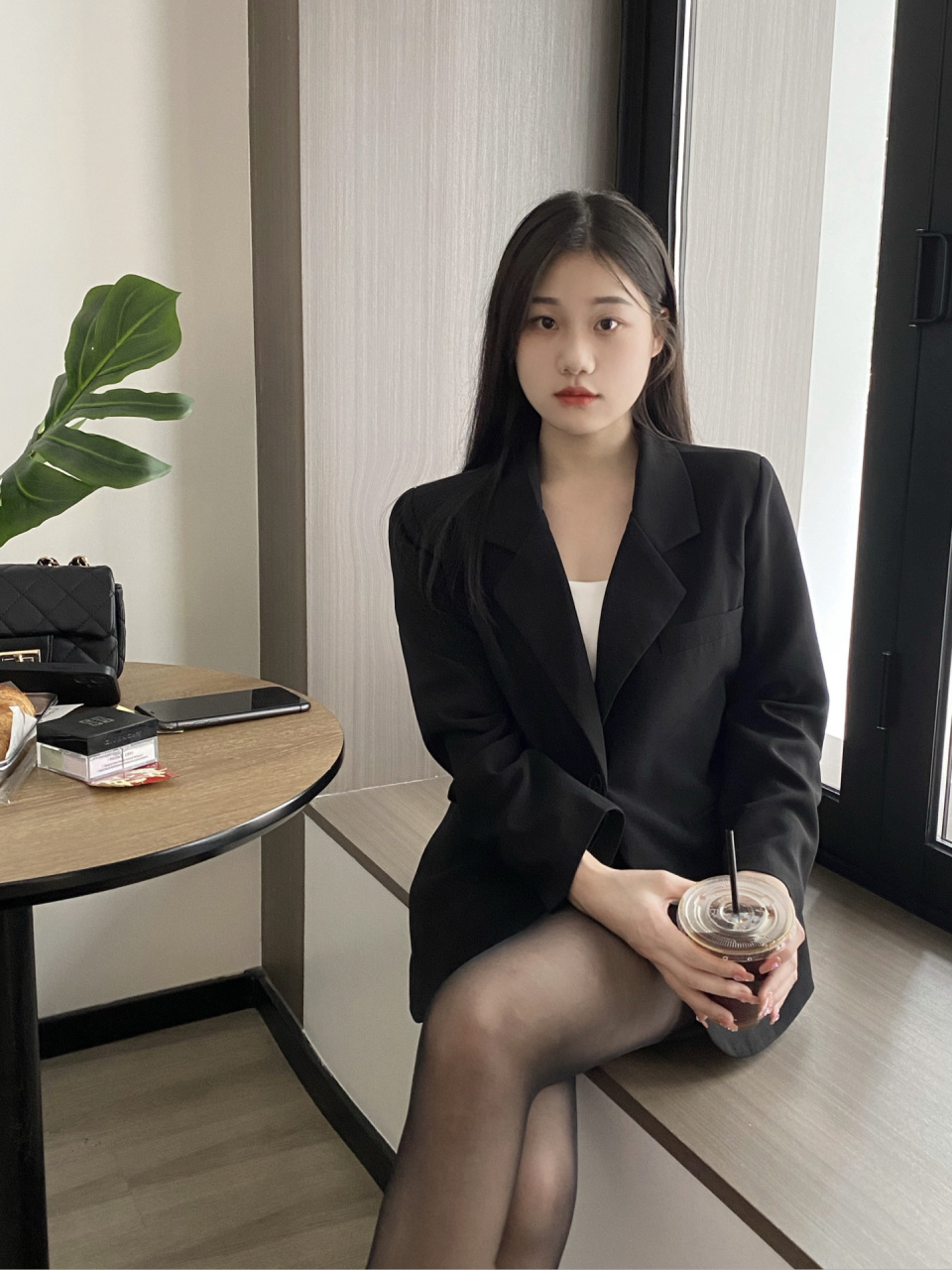 158 94 |西装拍照姿势 穿搭 西装外套配黑丝简直是绝配  一整个高冷