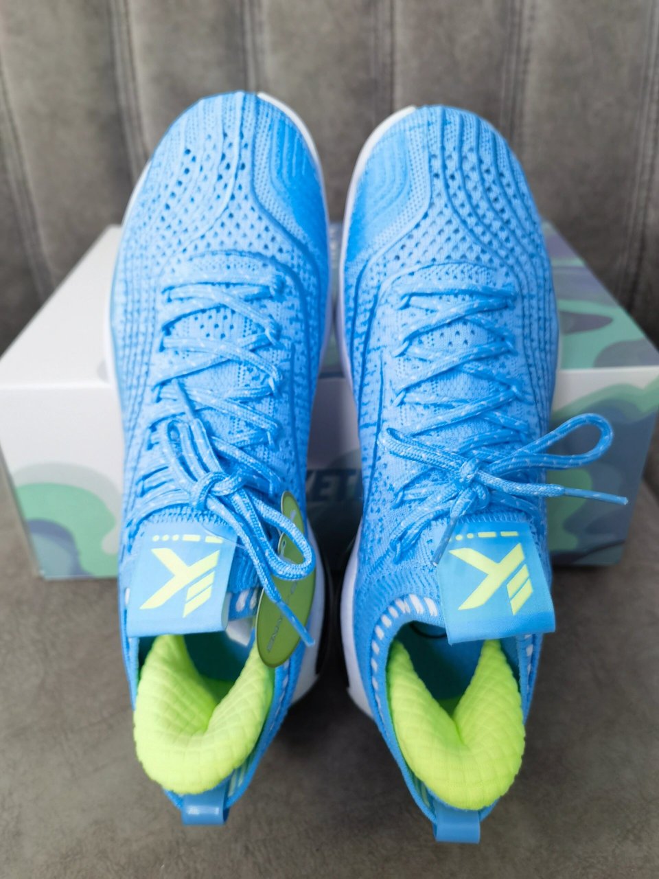 安踏汤普森kt7 实战篮球鞋 安踏kt7篮球鞋,鞋面采用高强度网面材料