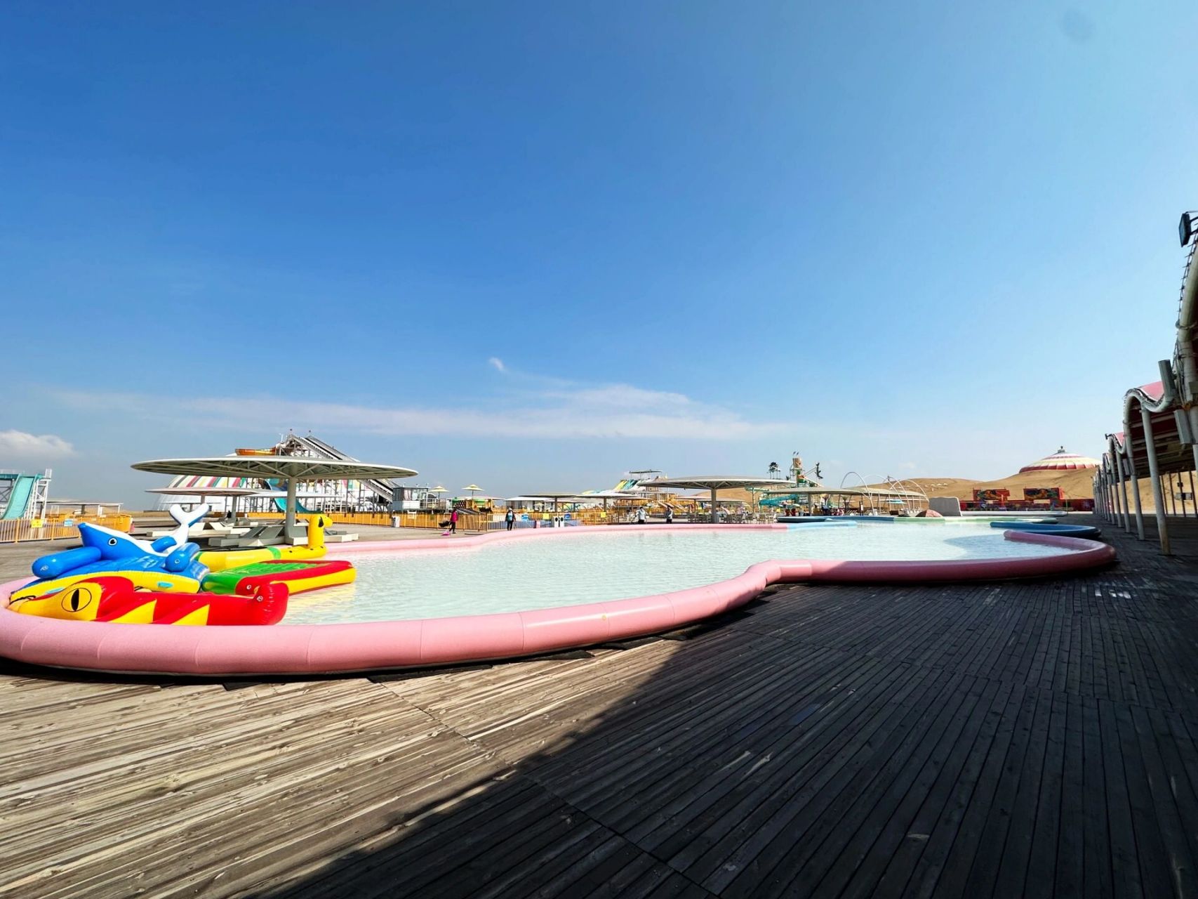 响沙湾 悦沙岛 仙沙岛 莲花酒店 天气预报20度,沙漠里下起了雨,冷得想