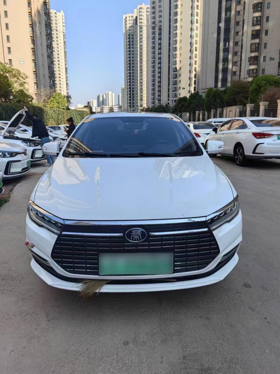 代客出售一台比亚迪秦ev出行版,续航450公里,带曲靖网约车证,跑了6万