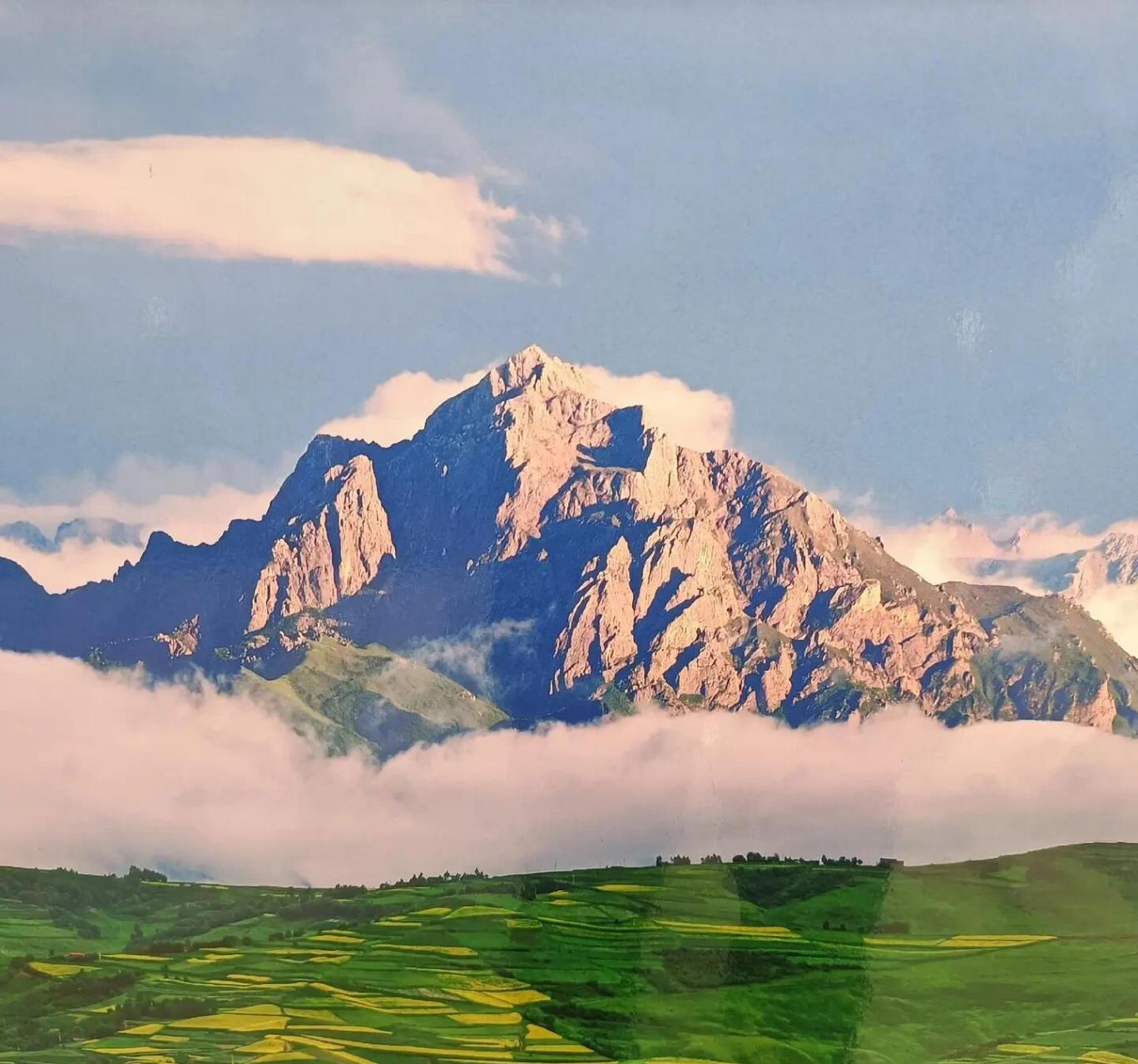 好风景分享7815 太子山,又称太峙山,位于和政,临夏县境内,是临夏