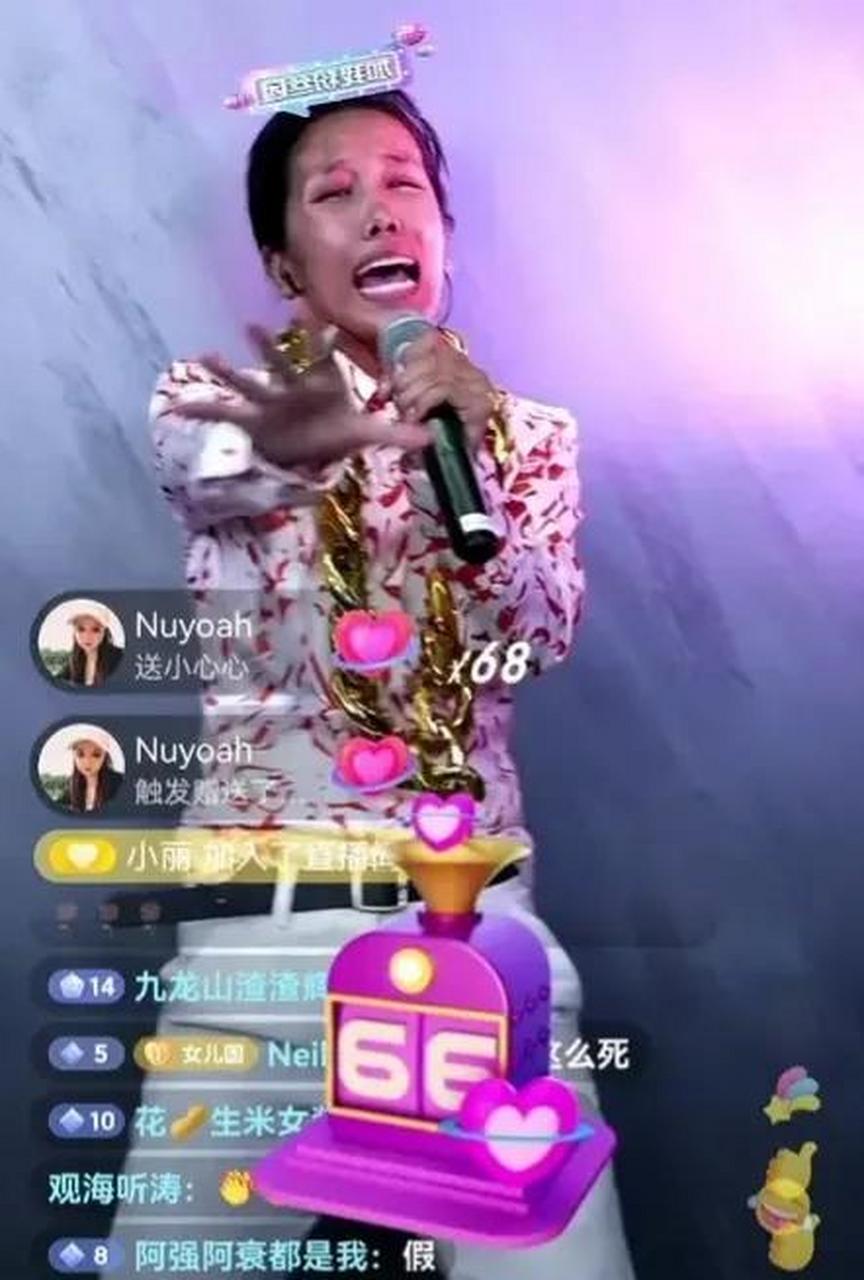 这才是真正的靠才华吃饭网红吉克阿芮太自信了,向来直播都不开美颜