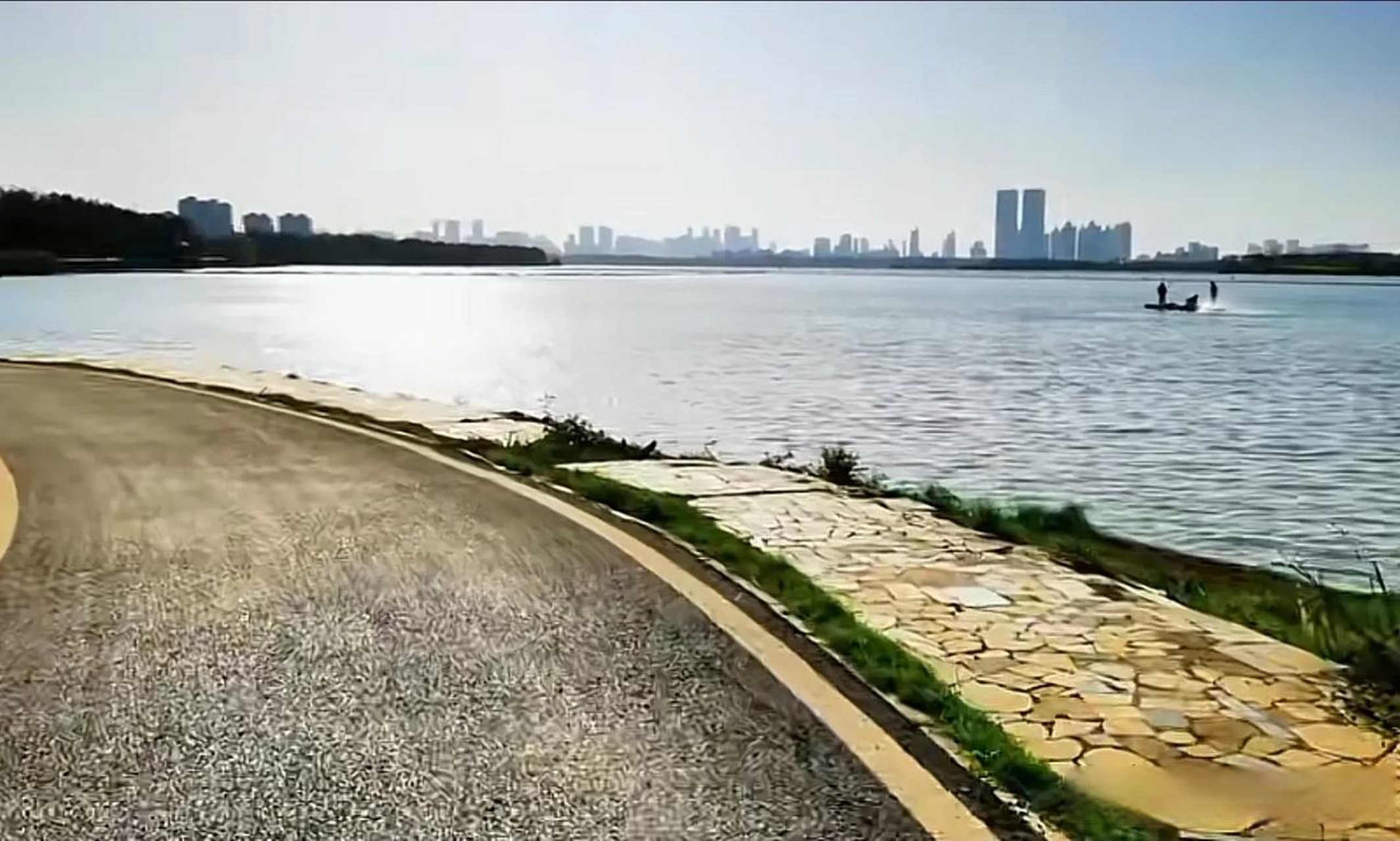 汉口全长42公里的环金银湖绿道,这个季节美不胜收,可骑行,可漫步,可