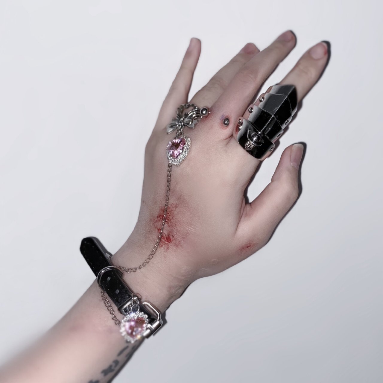 手钉 感觉可爱就自己立马动手了想到动手穿完不超过三分钟ww