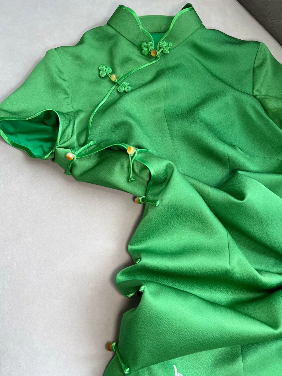 为高考送考的妈妈定制的绿色旗袍 9595一年一度的高考即将拉开