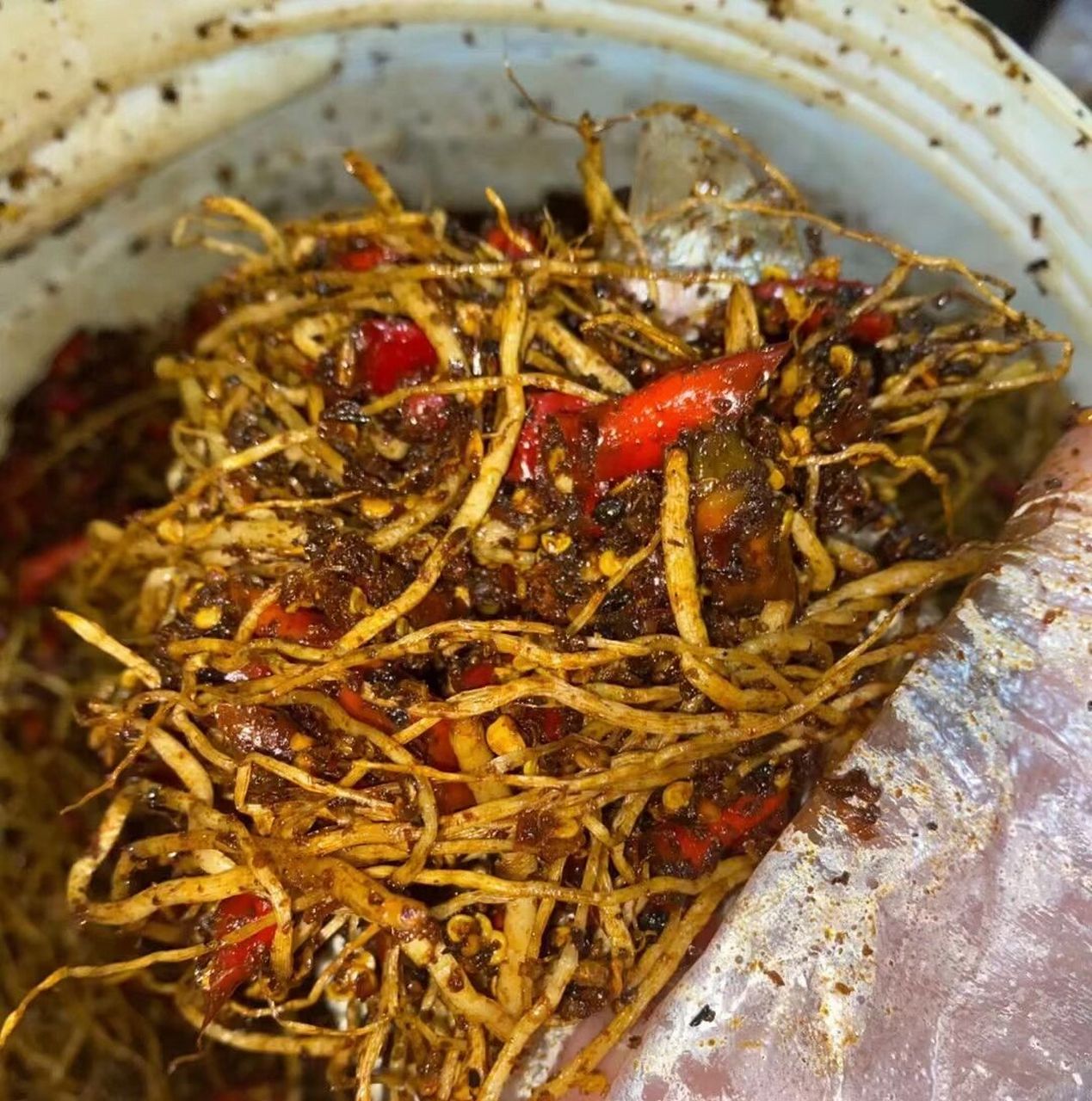 苤菜根也是云南人每年都要腌的一种腌菜!