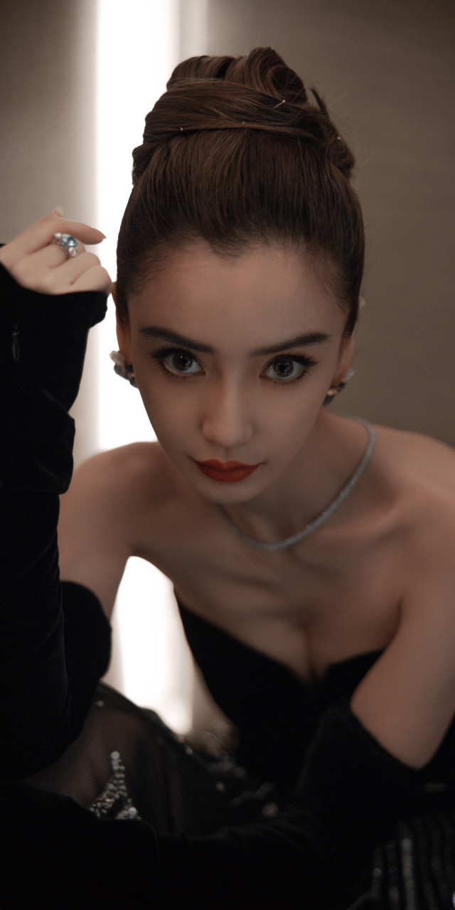 angelababy杨颖墨色天鹅绒抹胸星座裙壁纸