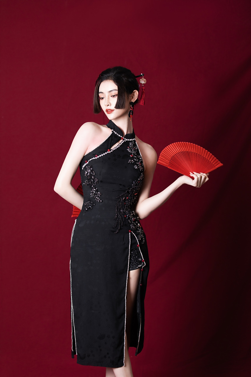 许佳琪旗袍舞台美照造型