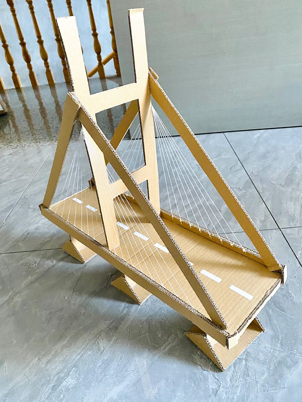 环保创意 幼儿园手工 纸板制作的桥 桥面:长方形2块(尺寸一样,黏起来)