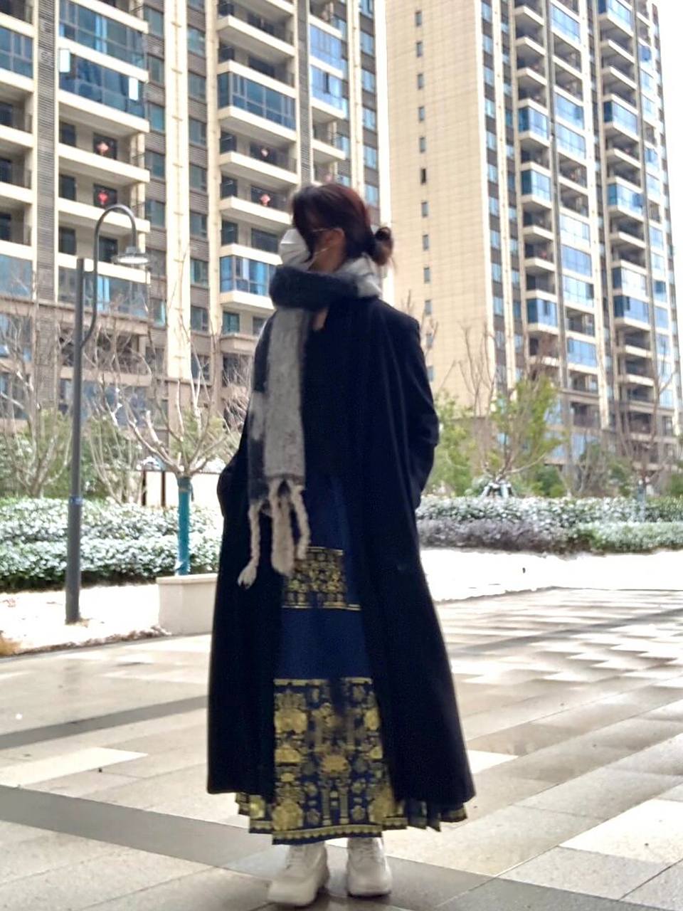 马面裙配大衣真的好好看! 不过就是好不方便 走一步路踩一步