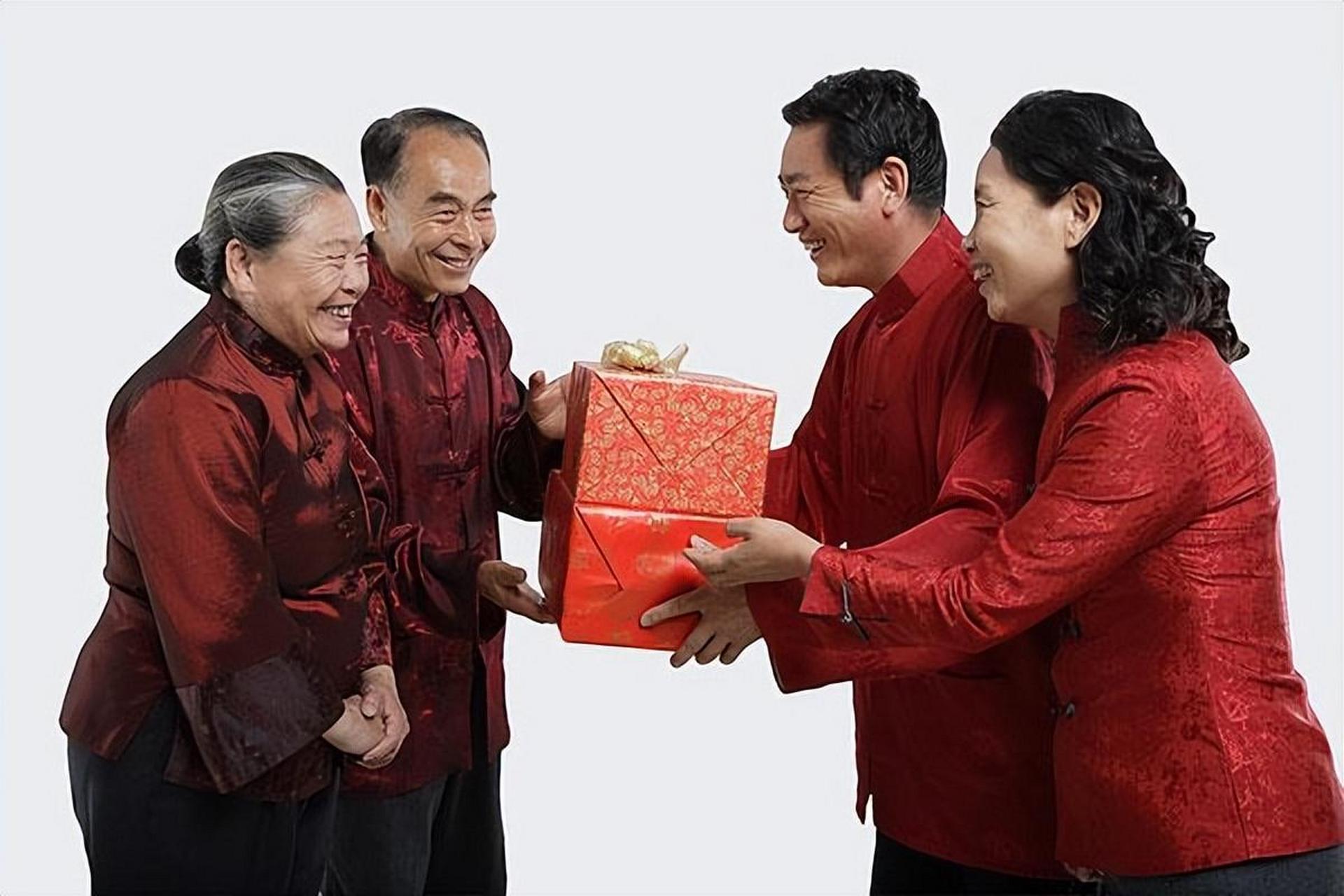 亲家见面,做到3不谈,才会被高看 亲家见面时,要避免谈论金钱,往事和