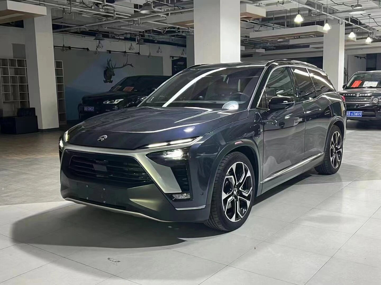 22年蔚来es8,7座,6000公里 22年es8七座版 南极星蓝外观配都市棕内饰