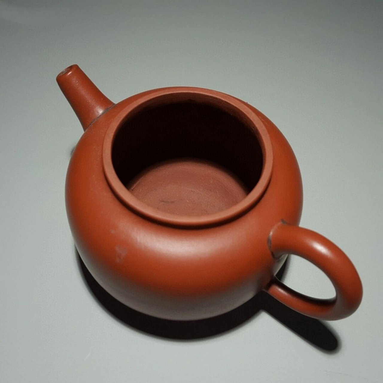 旧藏 "逸公"款紫砂壶 尺寸:9.1×12.5×8.3厘米  重量:191克