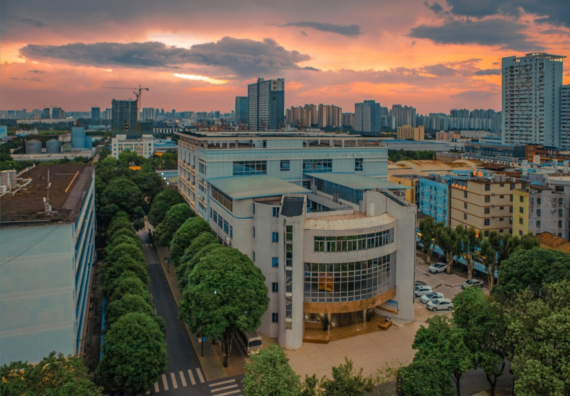 广西电力职业技术学院科园校区 广西电力职业技术学院晚霞不一样的美.