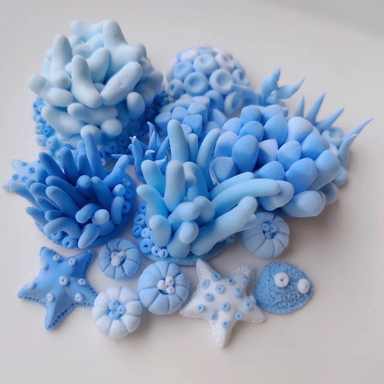 【粘土】蓝色珊瑚海之二 把夜里做的珊瑚礁石堆一起,看着效果还行