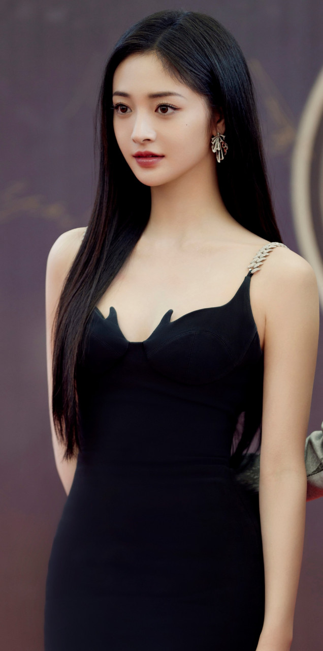 周洁琼,长发红唇,黑色吊带长裙,魅力写真组图