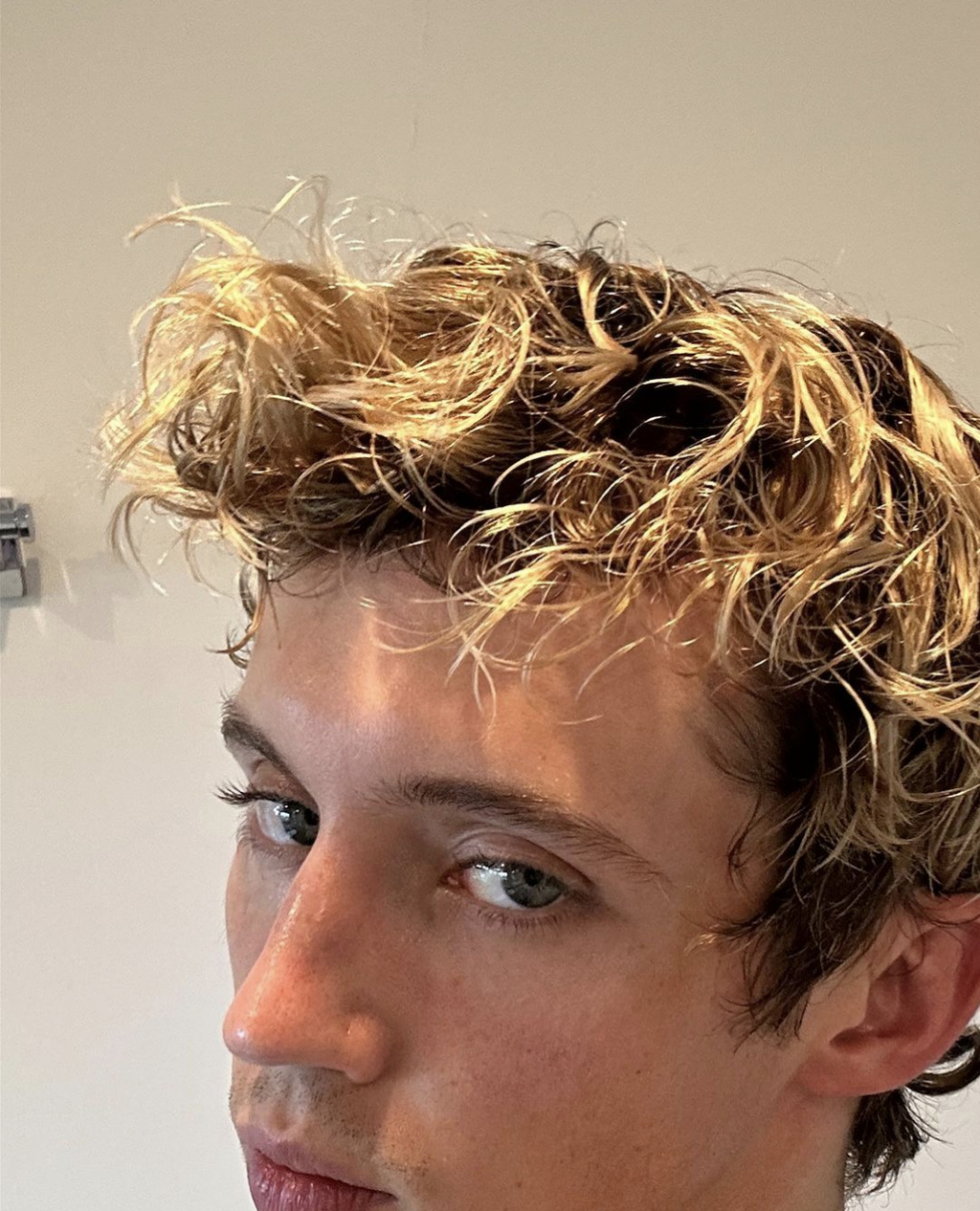 troye sivan 最新自拍写真一览:  troye sivan