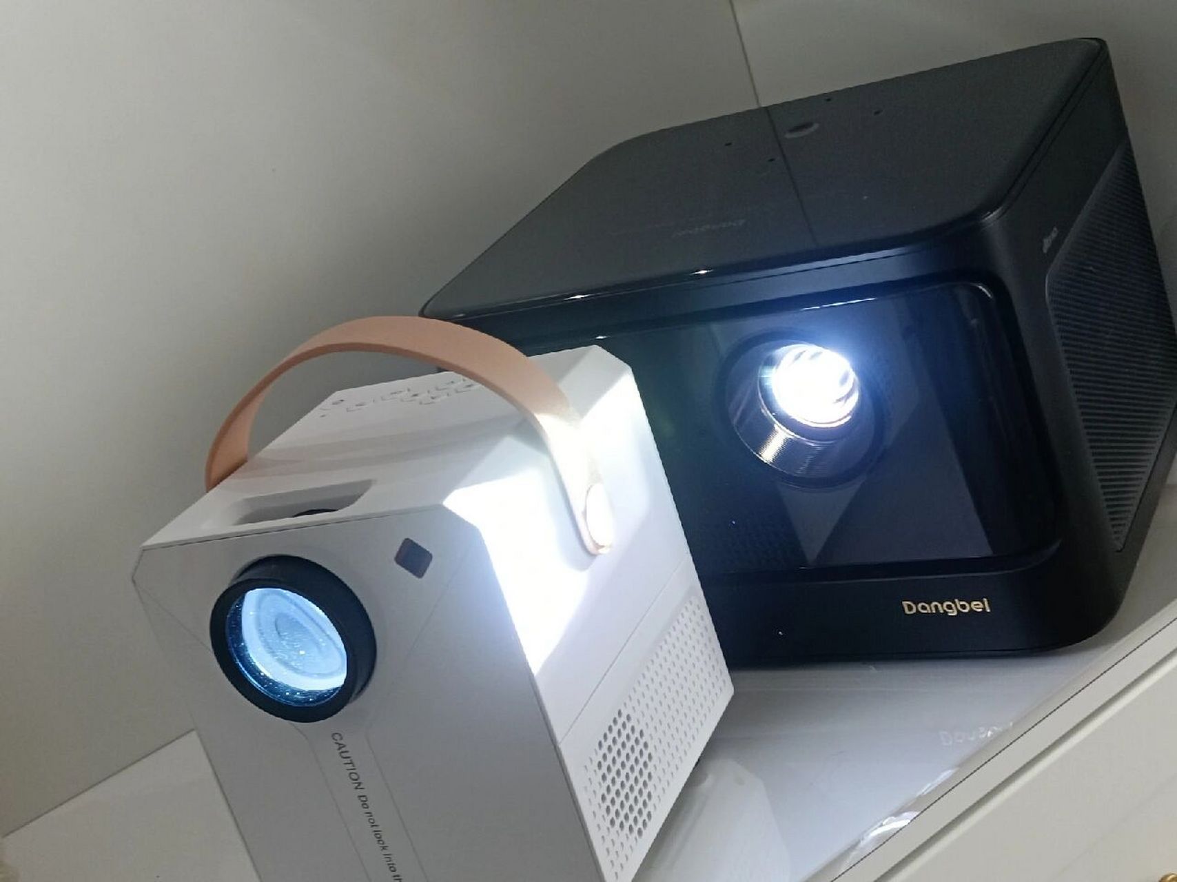 华兔投影仪 我要把华兔退了 其实是家里客厅本来就有一台当贝x3了.