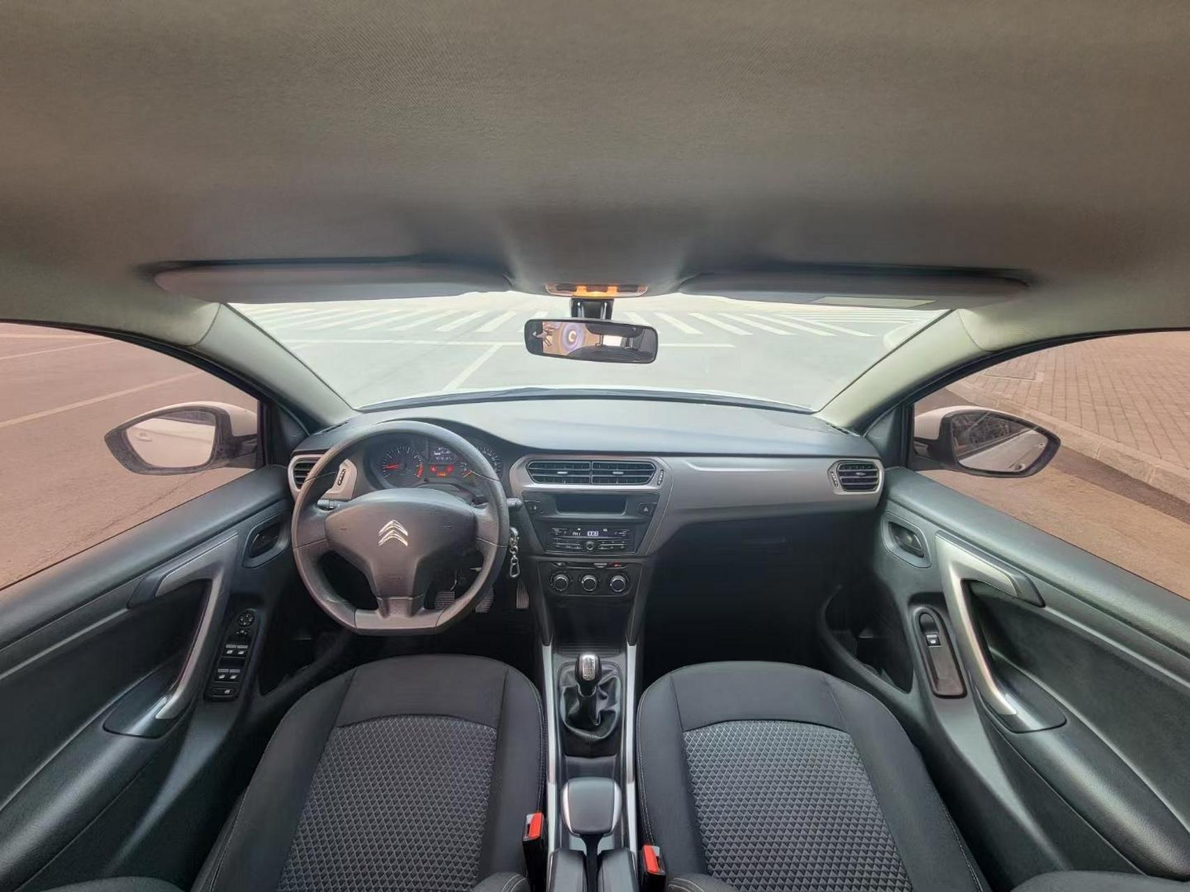 明盘标价: 品牌:雪铁龙爱丽舍 日期:2017年10月 行驶里程:7.