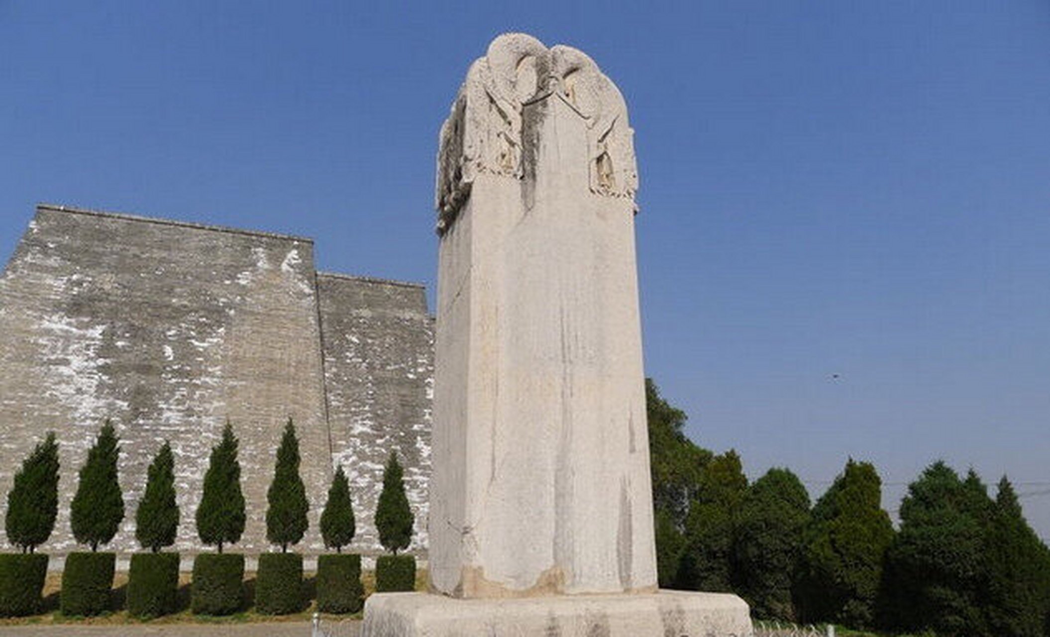 女皇武则天的长眠之地-乾陵 乾陵 乾陵是陕西关中地区唐十八陵之一