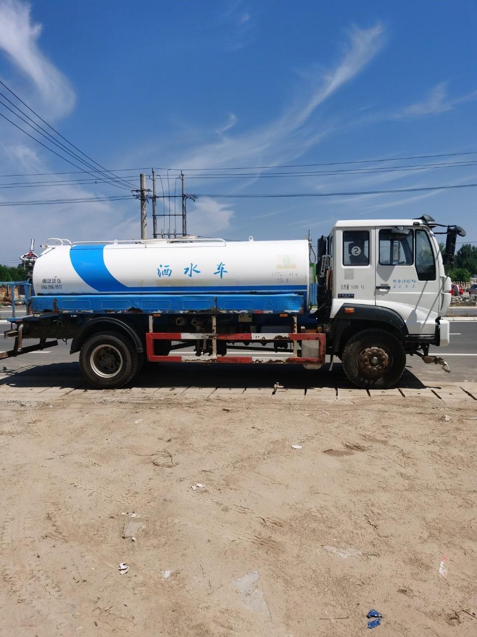 精品国5排放12方洒水车.