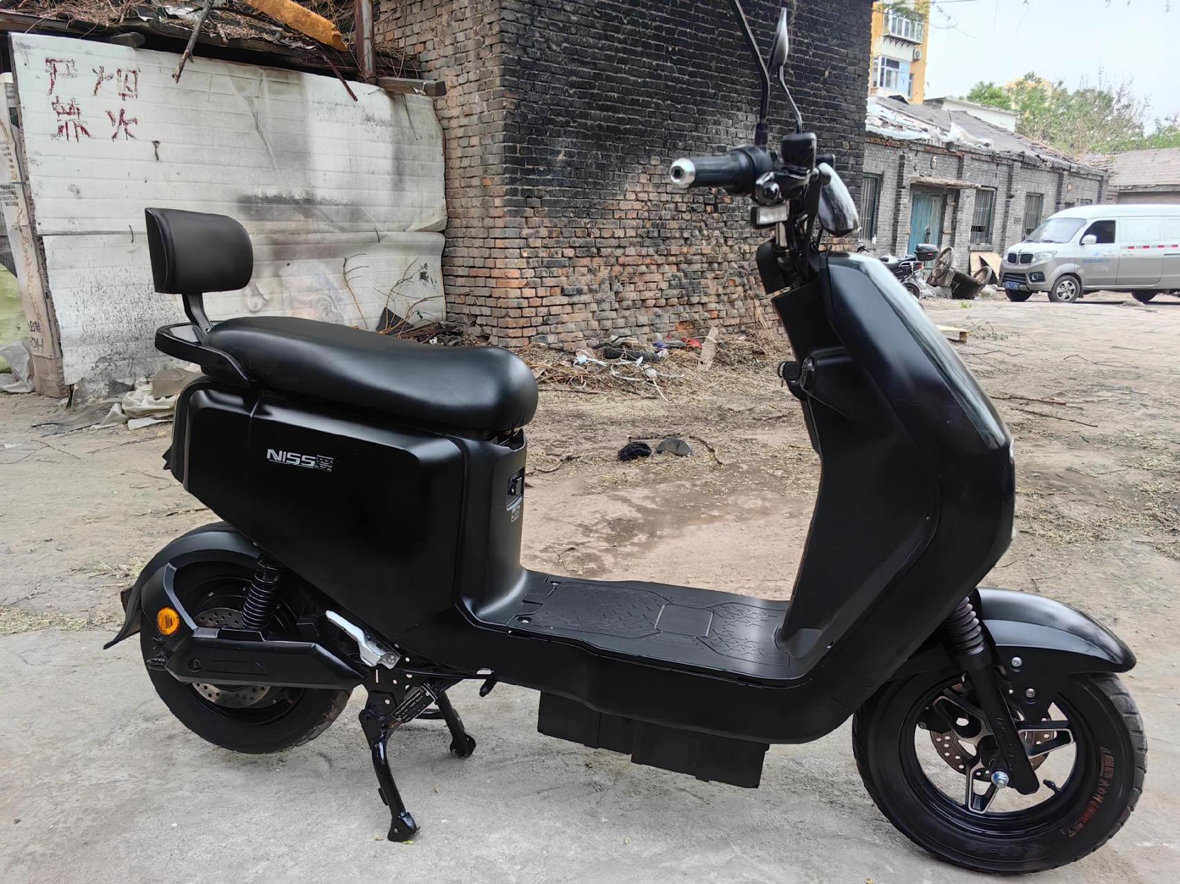 瞧瞧爱玛n155国标电动车,续航八十公里