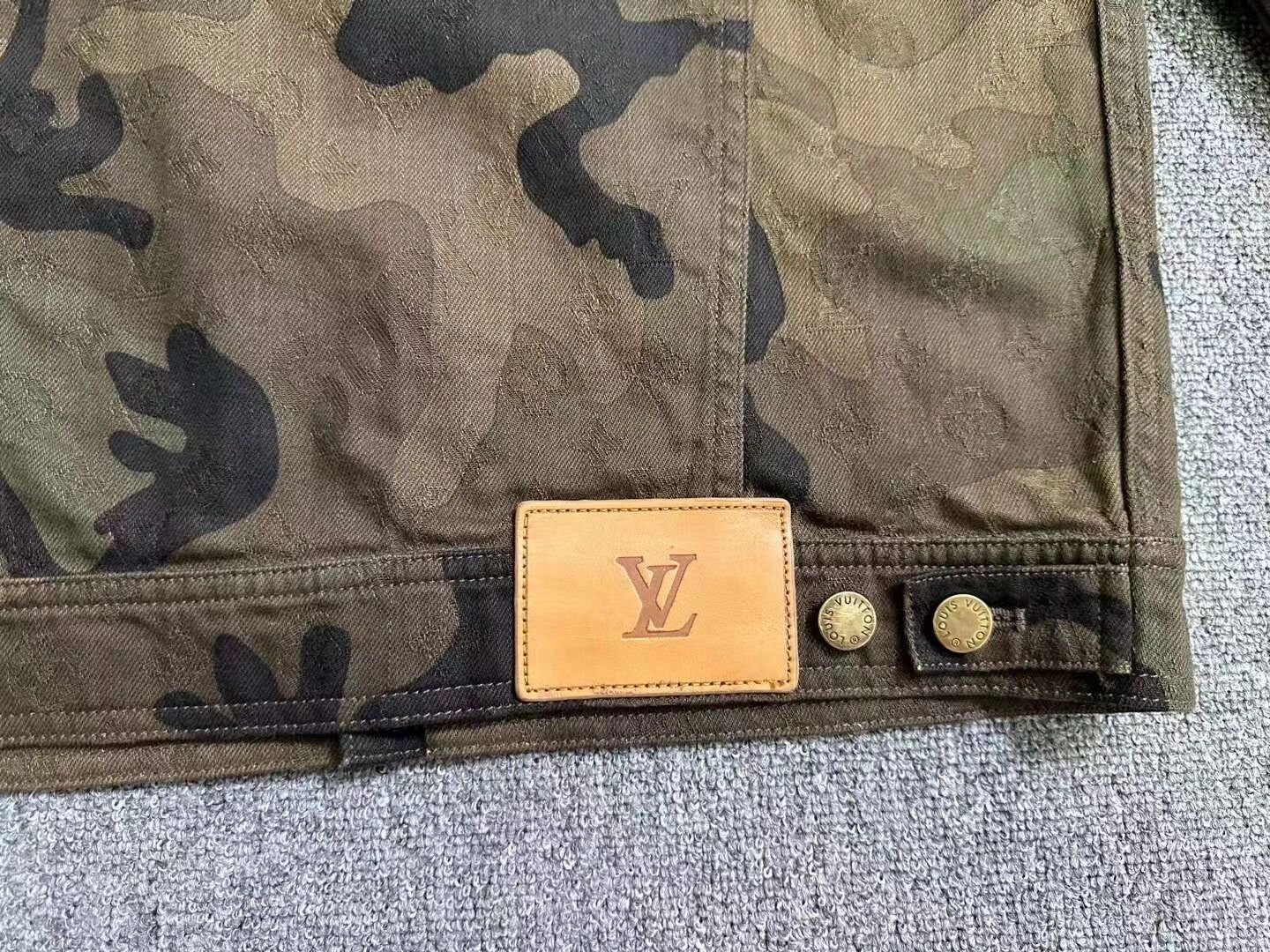 lv supreme 迷彩 牛仔外套 lv supreme 迷彩 牛仔44 仅9800