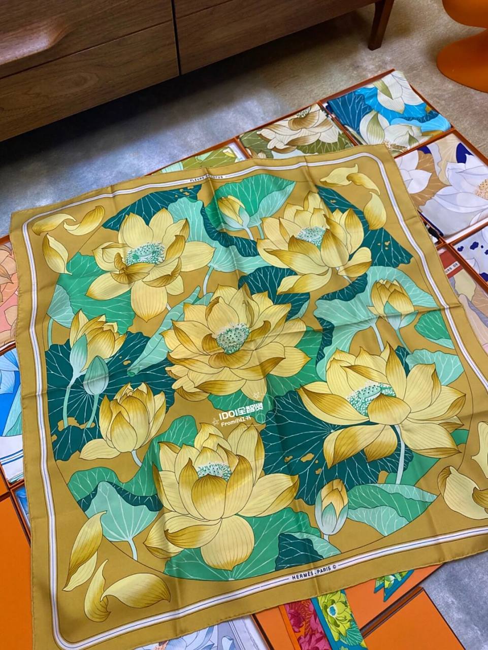 98设计师:christiane vauzelles 98发行年份:1976年 98丝巾配色