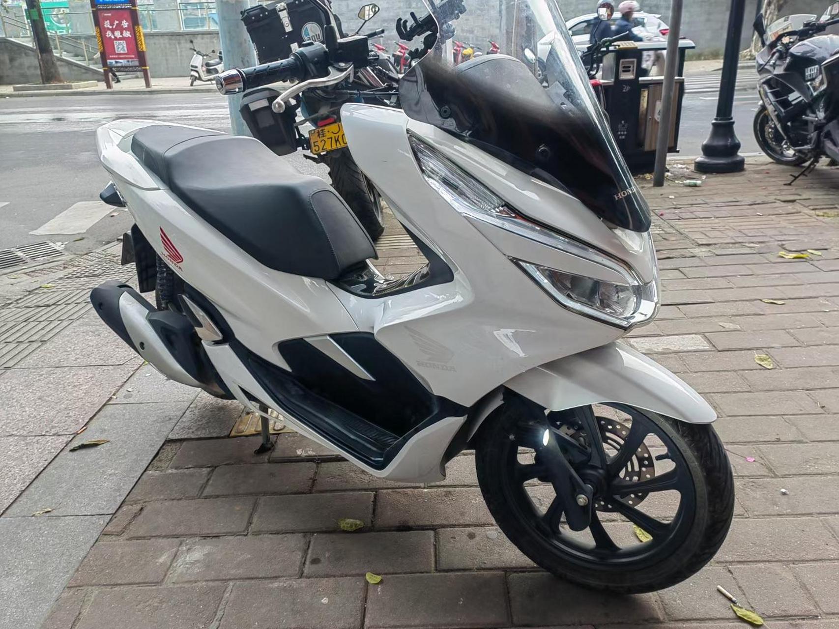 21年本田pcx150,个人一手几千公里车,精品车况,价格一个多