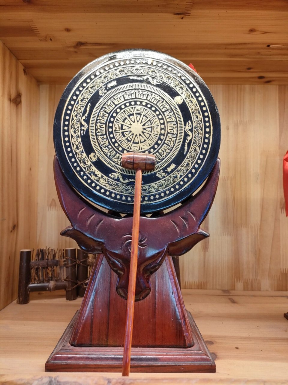 铜鼓是中国古代一种打击乐器,迄今已有二千七百多年历史,以广西数量