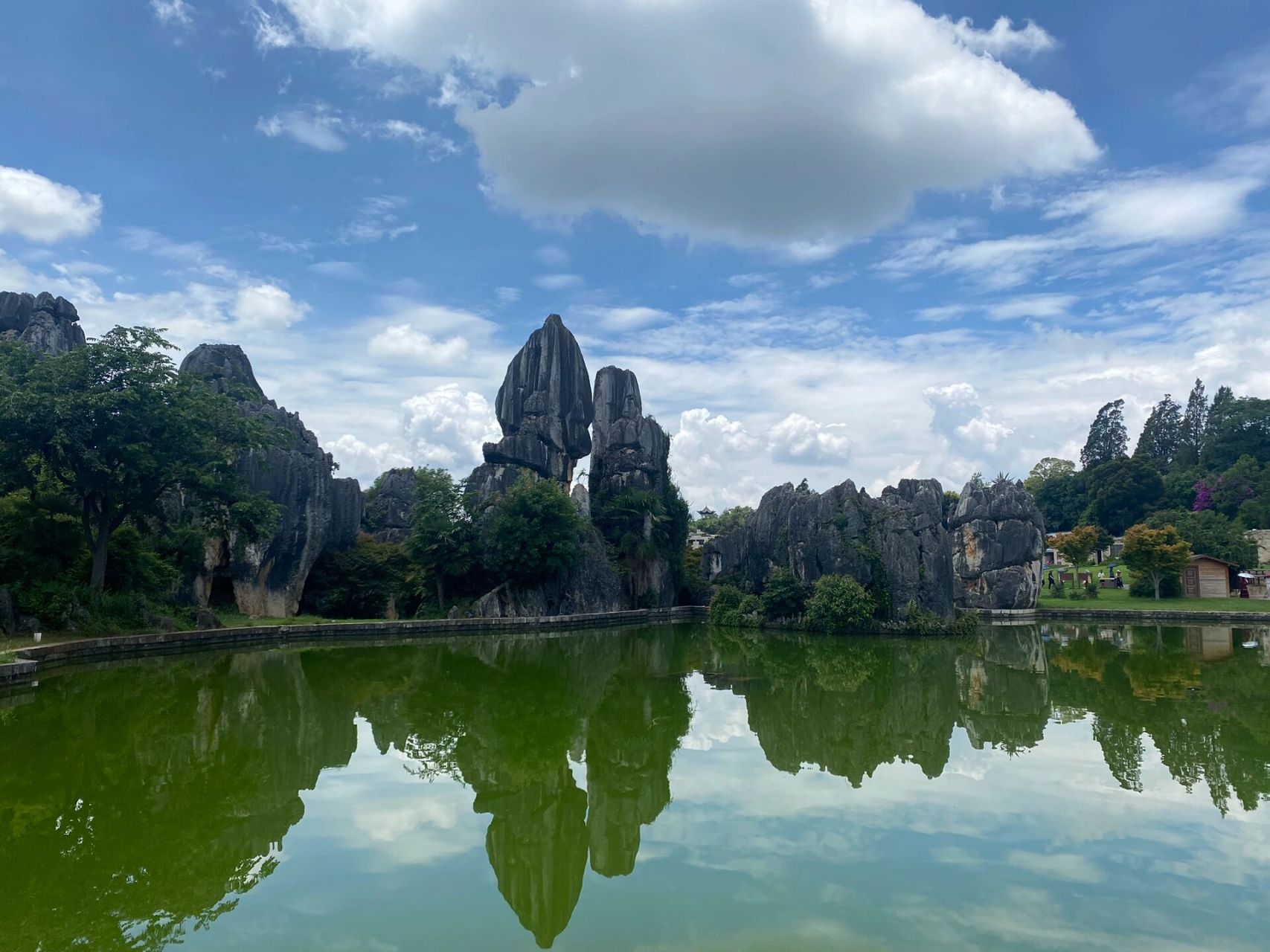 国家5a级景区 云南石林 远看石头大,近看大石头.