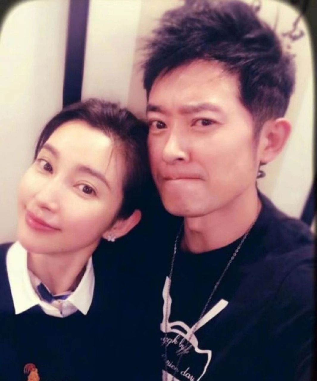 而就在上个月的27号,任泉同样的方式给李冰冰送生日