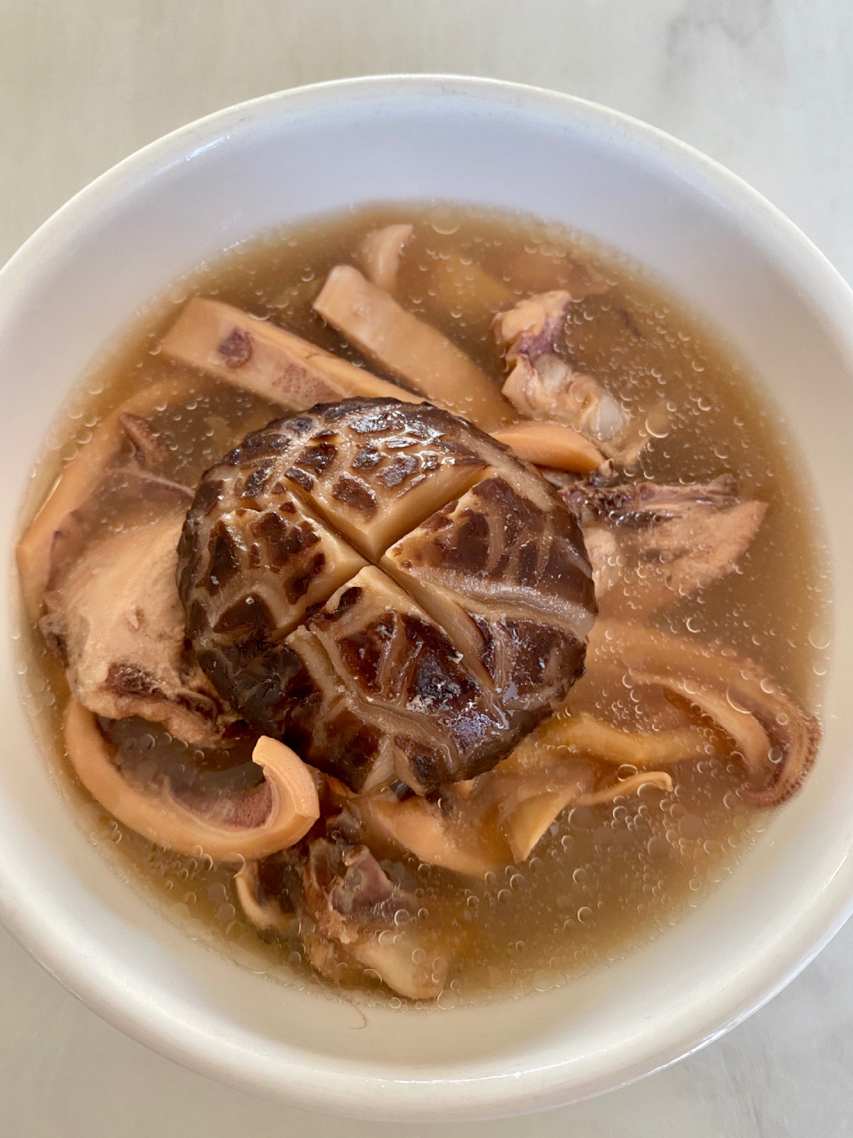 99墨鱼党参冬菇鸡汤 	 食材:干墨鱼1条,鸡1/4