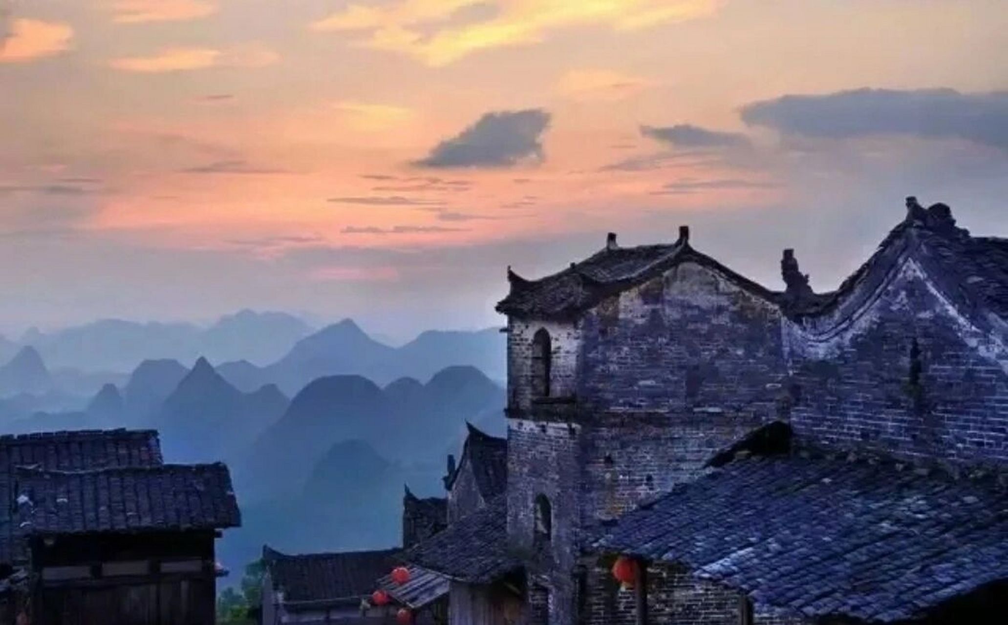 千年瑶寨 千年瑶寨位于广东省清远市连南县,是一座拥有悠久历史和独特