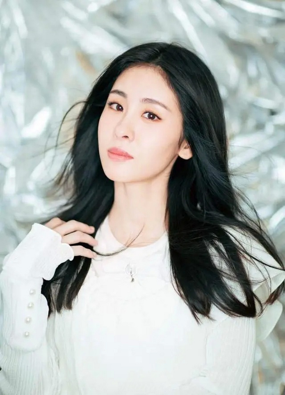 当年,突然官宣#我们有个孩子# 的 华晨宇和张碧晨未婚生子的消息在