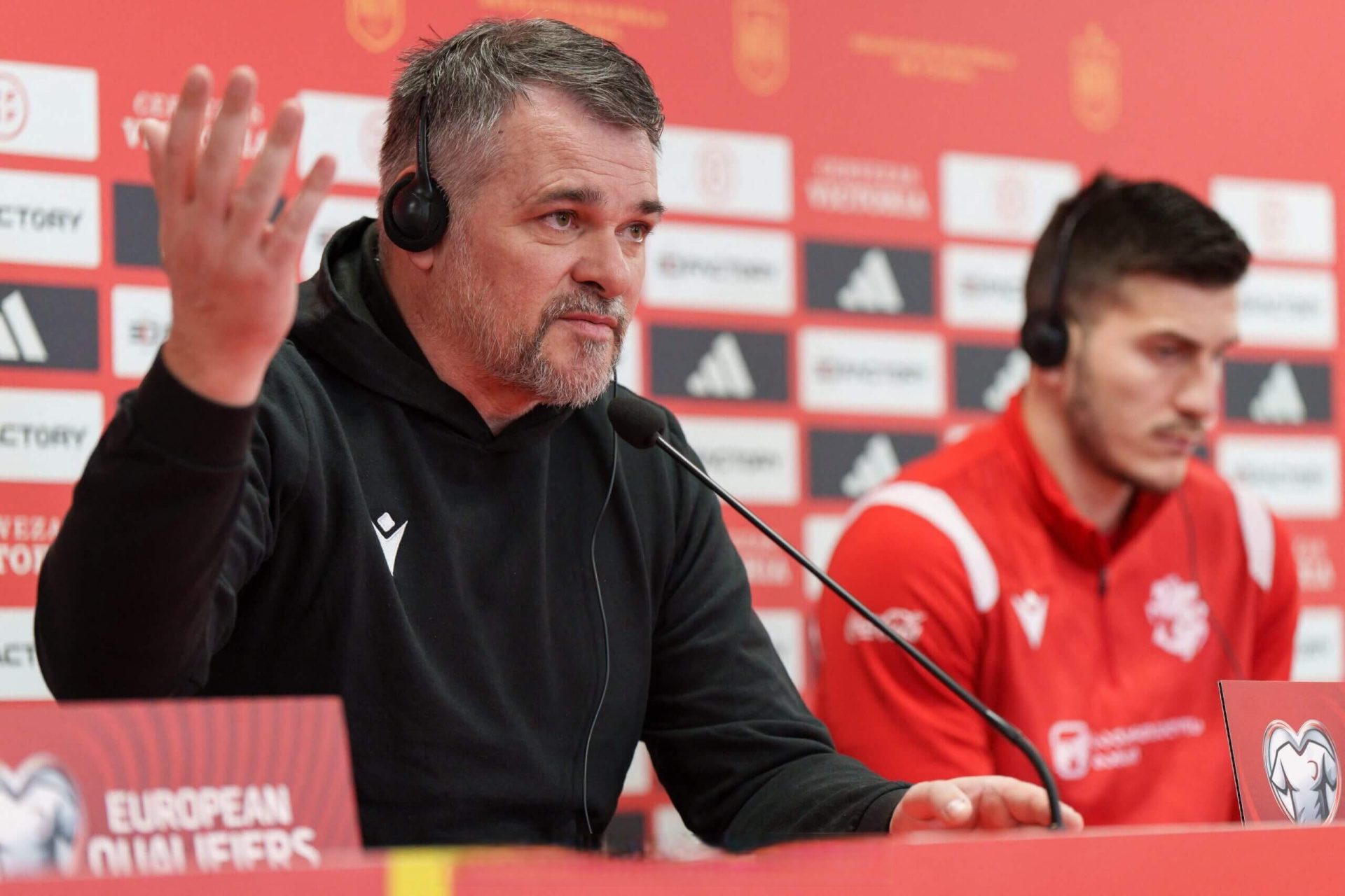 前瞻(21)格鲁吉亚  - 主教练:前法国国脚,拜仁后卫威利·萨尼奥尔