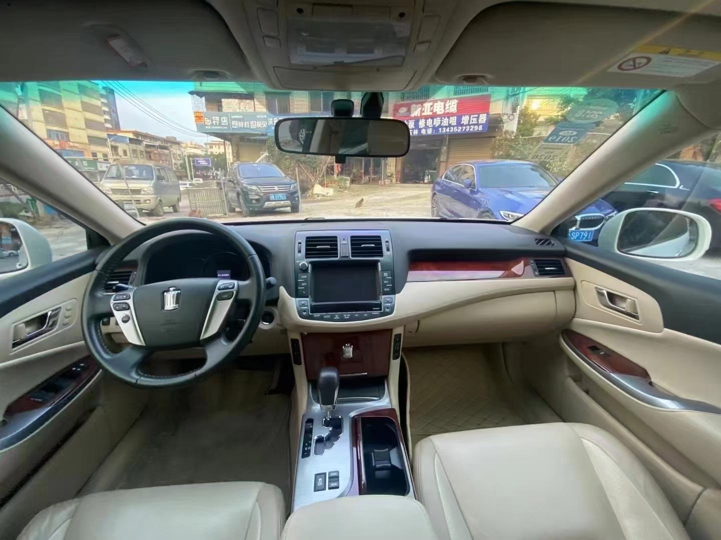 准13年十三代半皇冠2.5l舒适版,指导价36.