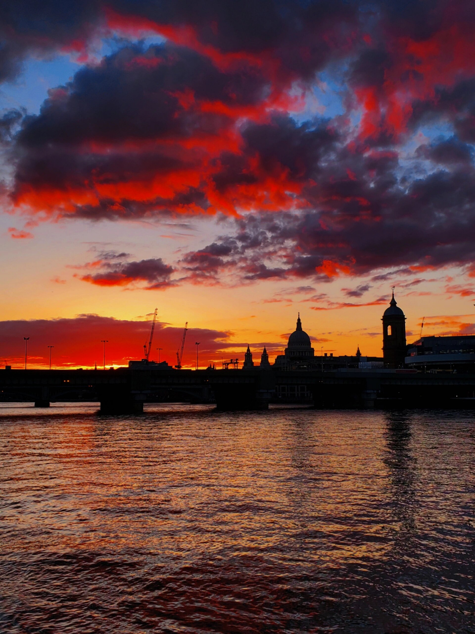 日落晚霞# #旅游# #晚霞# #三星# #手机摄影# #伦敦# #泰晤士河