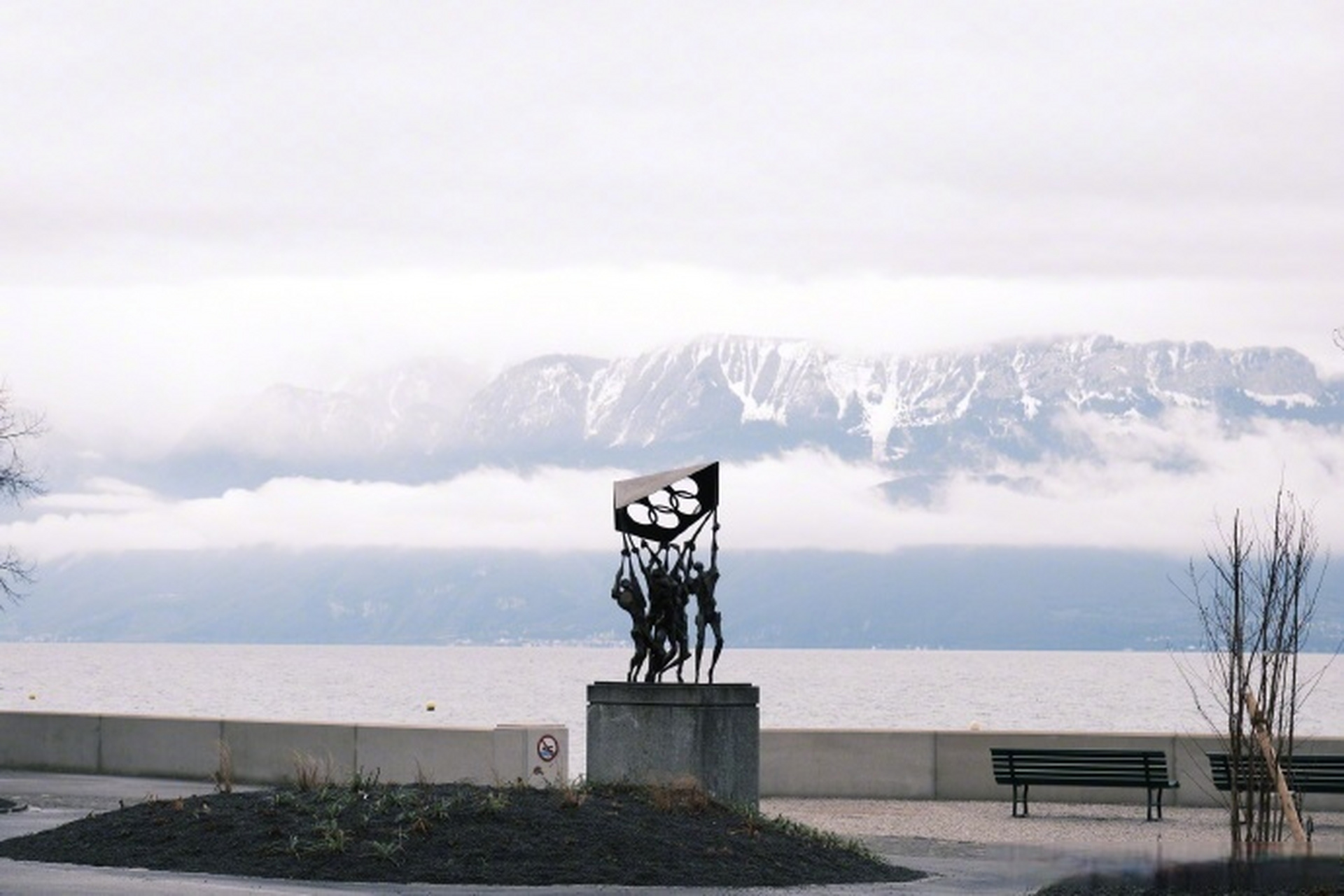 刘翔账号营业了#   刘翔-soulmate 更新社媒晒照:哥来看看你   翔飞