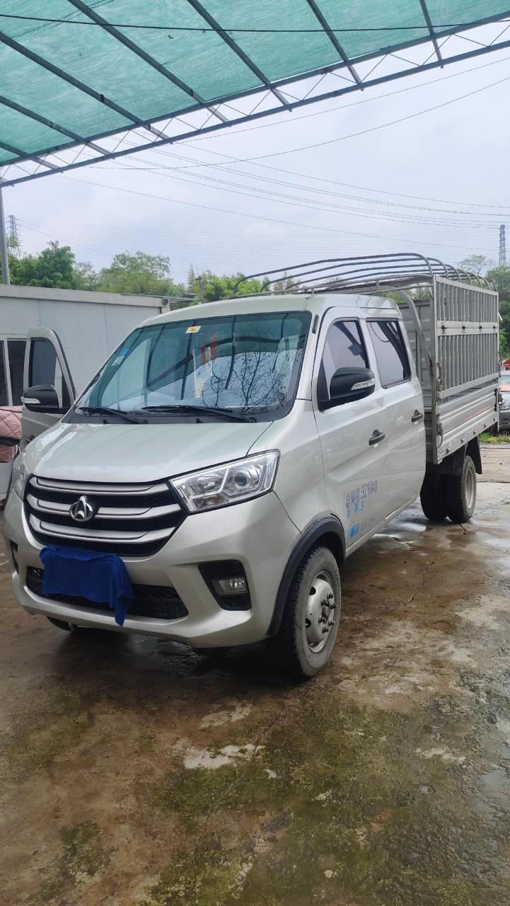 瞧瞧长安新豹t3双排,1.5排量,后双轮,货箱2.7米