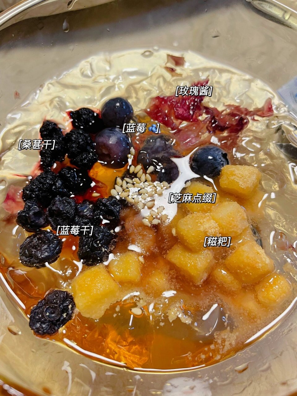 小料比冰粉好吃97 突然极其怀念之前在成都吃的玫瑰糍粑冰粉,就尝试