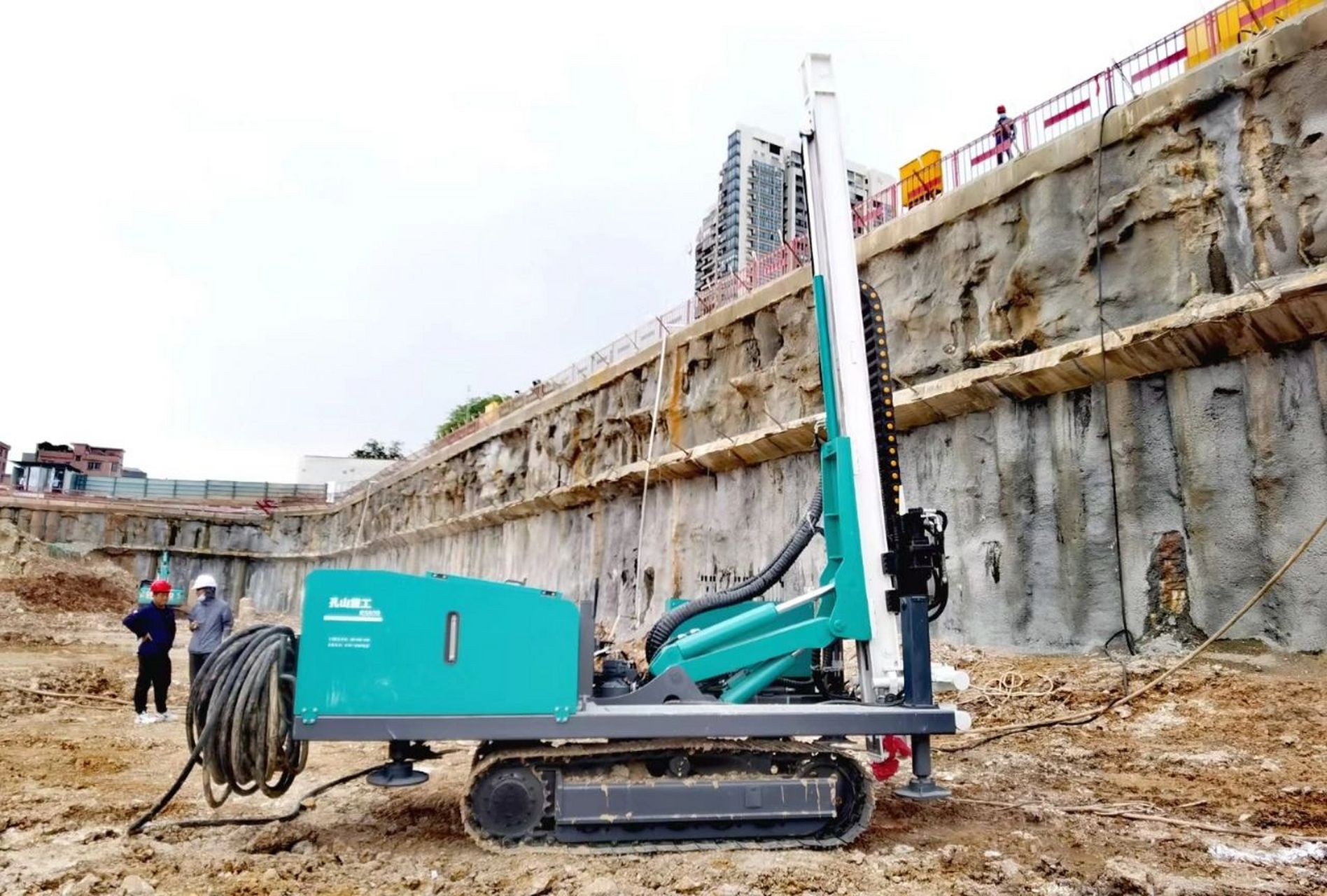 抗浮锚杆施工,180孔径,花岗岩入岩6米深