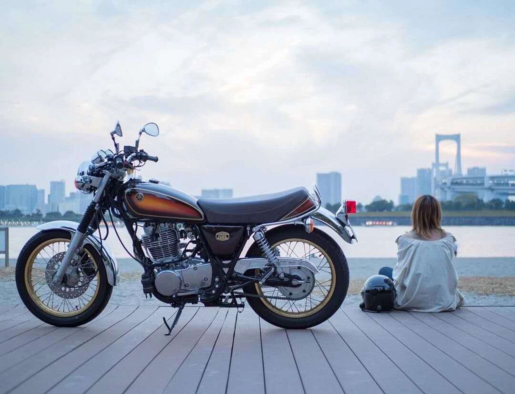 sr400这款车是绝对的被复古爱家们追捧,基于早期雅马哈xt500越野车为