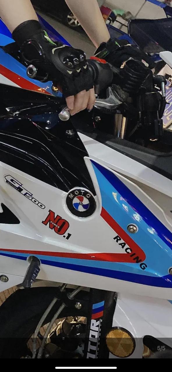 各大网友有谁知道宝雕400cc的车标是多大尺寸的嘛?