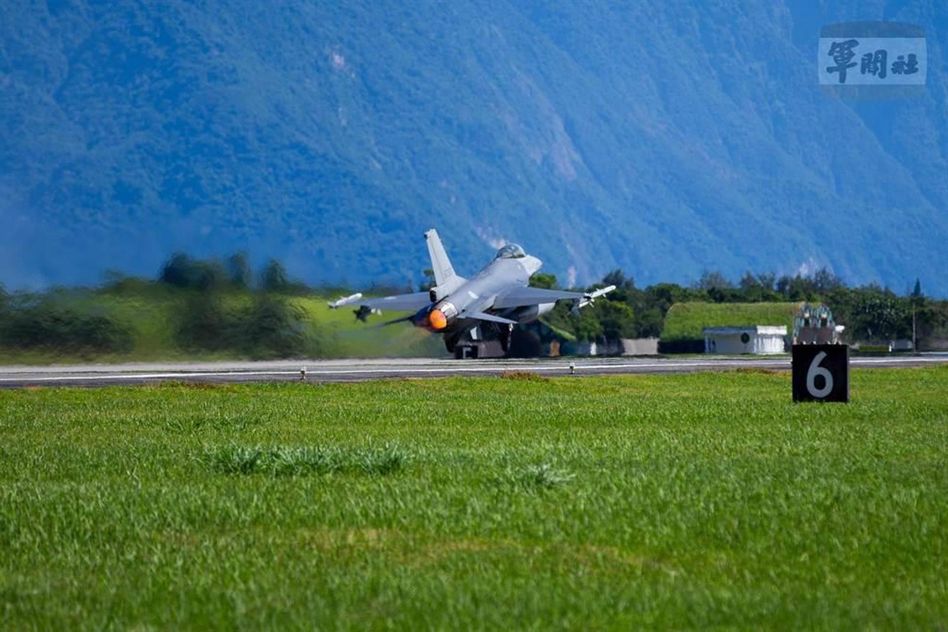 台湾最大空军基地图片