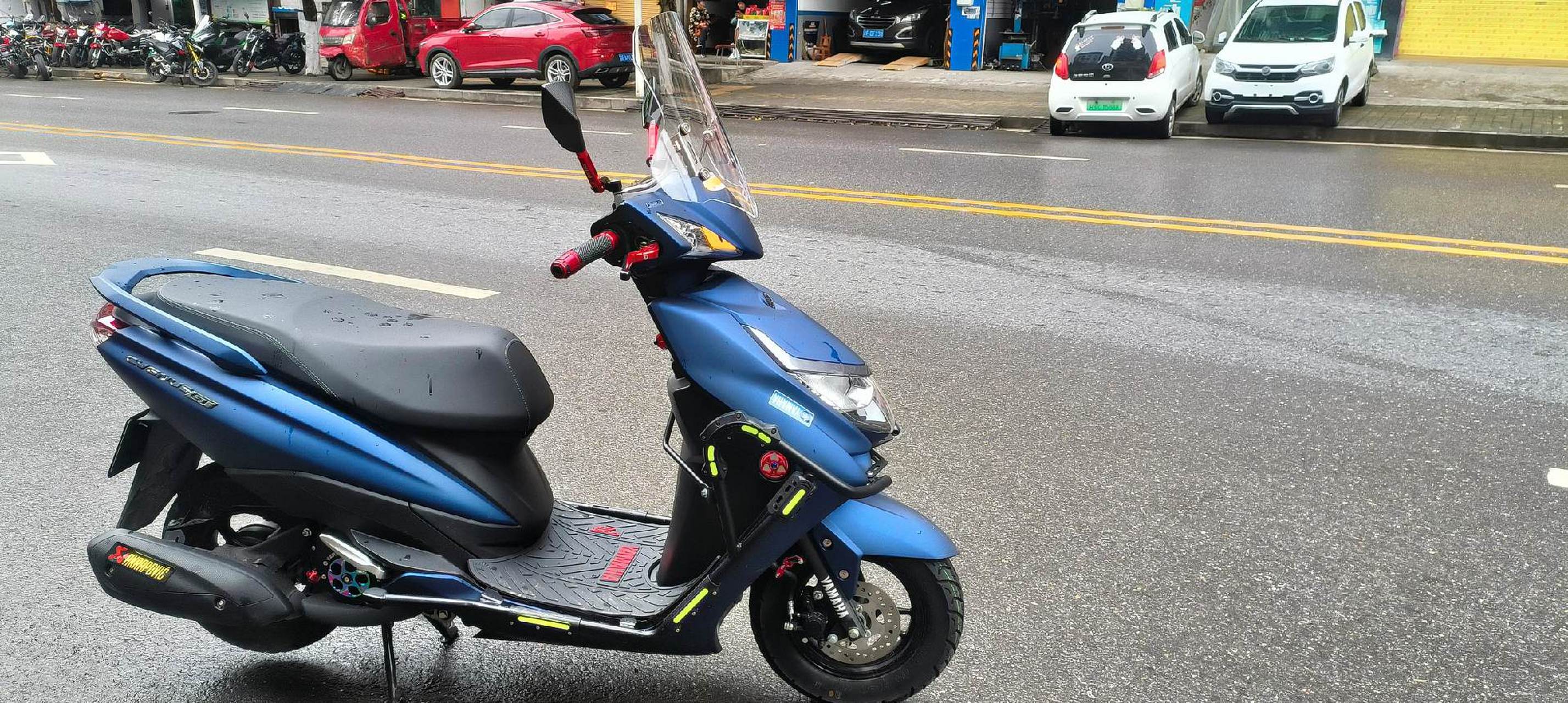 雅马哈赛鹰125一台!刚上户一个月!改件多多,500公里准新车!